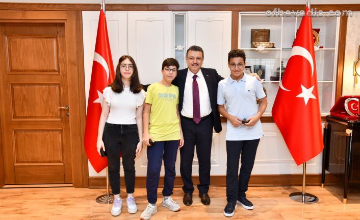 Başkan Genç şampiyonları ağırladı