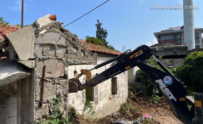 Büyükşehirden Çömlekçi'deki metruk yapılara müdahale