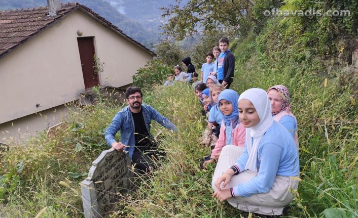 Şehit Öğretmen Ali Bulut kabri başında anıldı