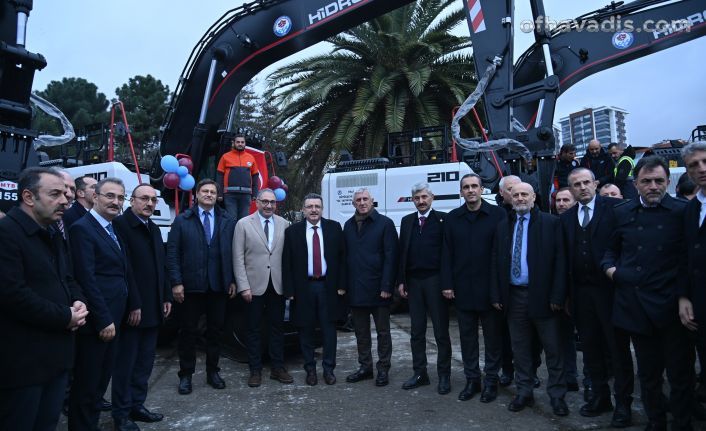 Büyükşehir'e 18 yeni iş makinesi